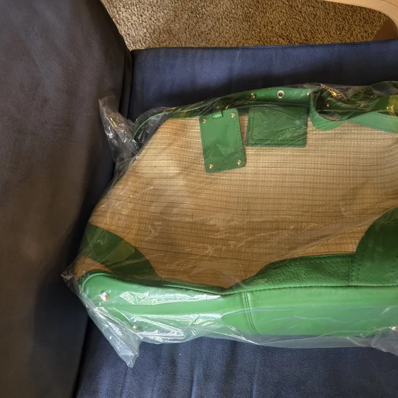 Emma Fox Green and Cream Leather Tote Bag - Picture 3 of 3